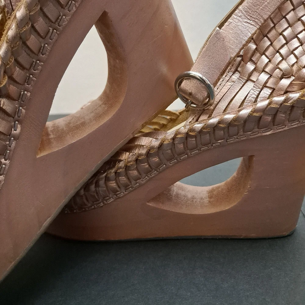 Free People Metallic Rose Gold Woven Slingback Wedge Mules - Picture 4 of 7